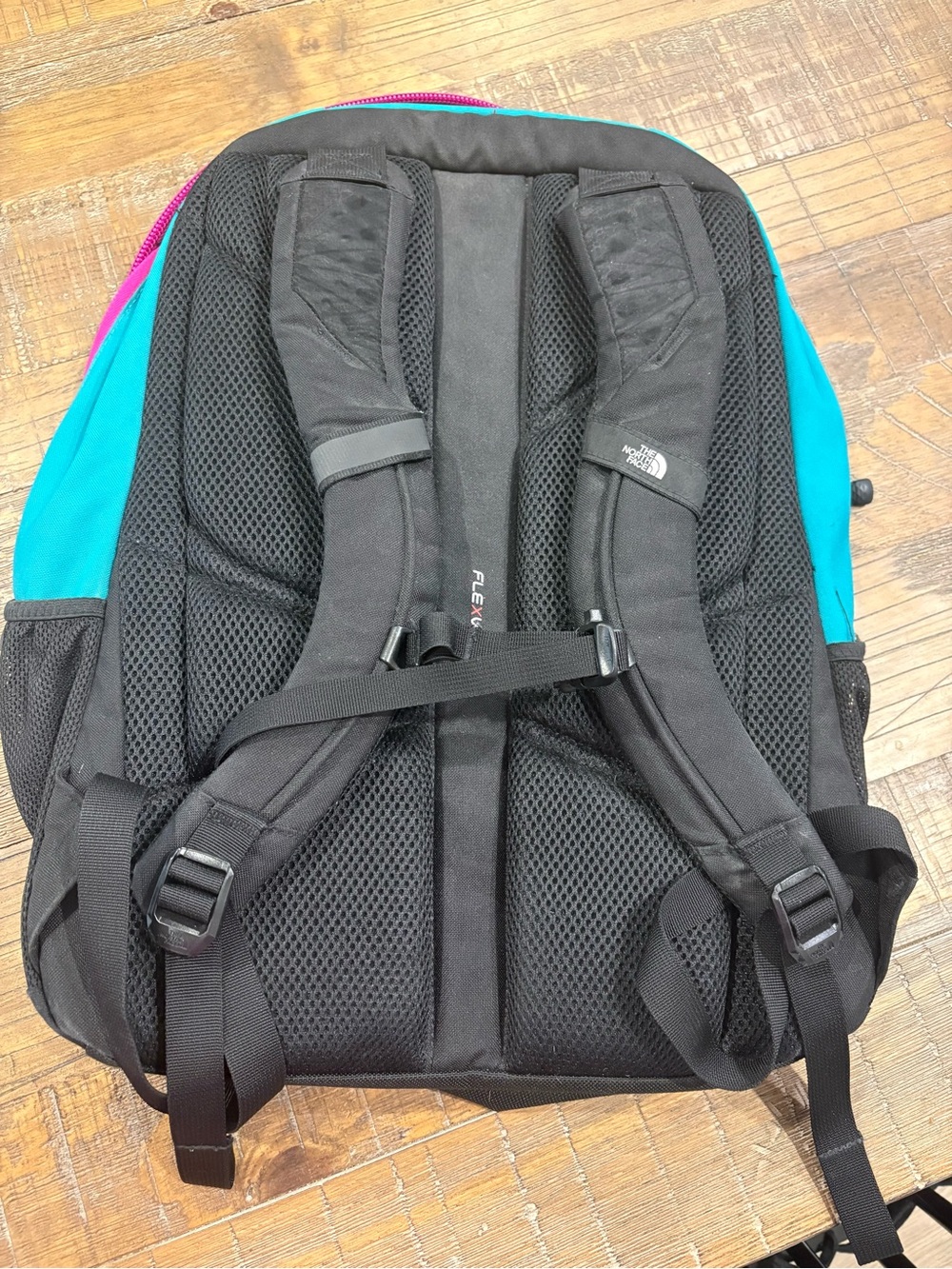North face back pack - Picture 2 of 7